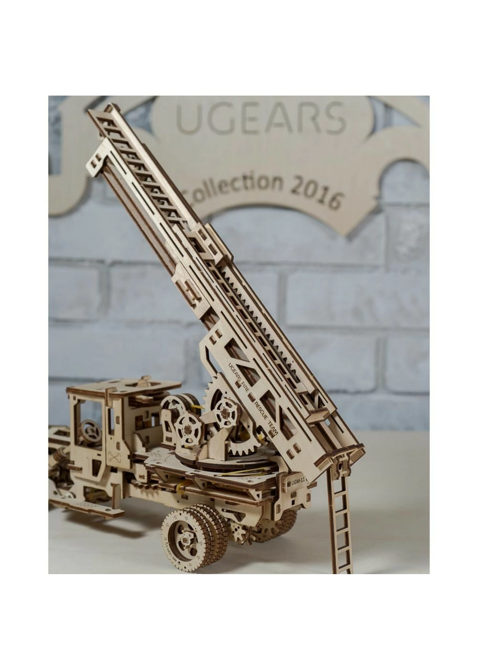 UGEARS Fire Truck With Ladder - Image 3