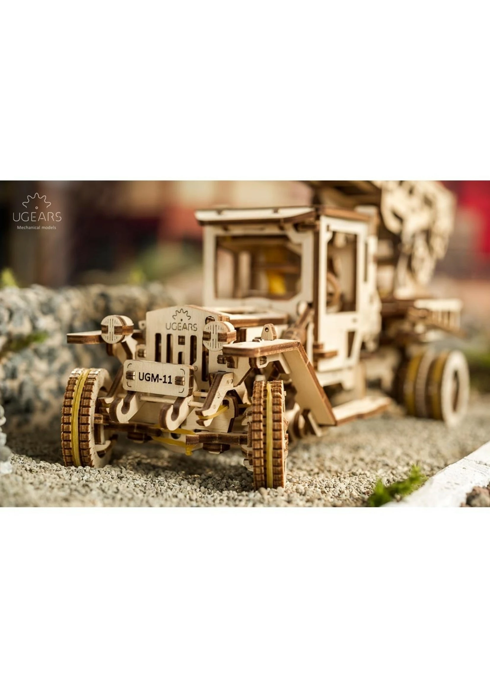 UGEARS Fire Truck With Ladder - Image 7