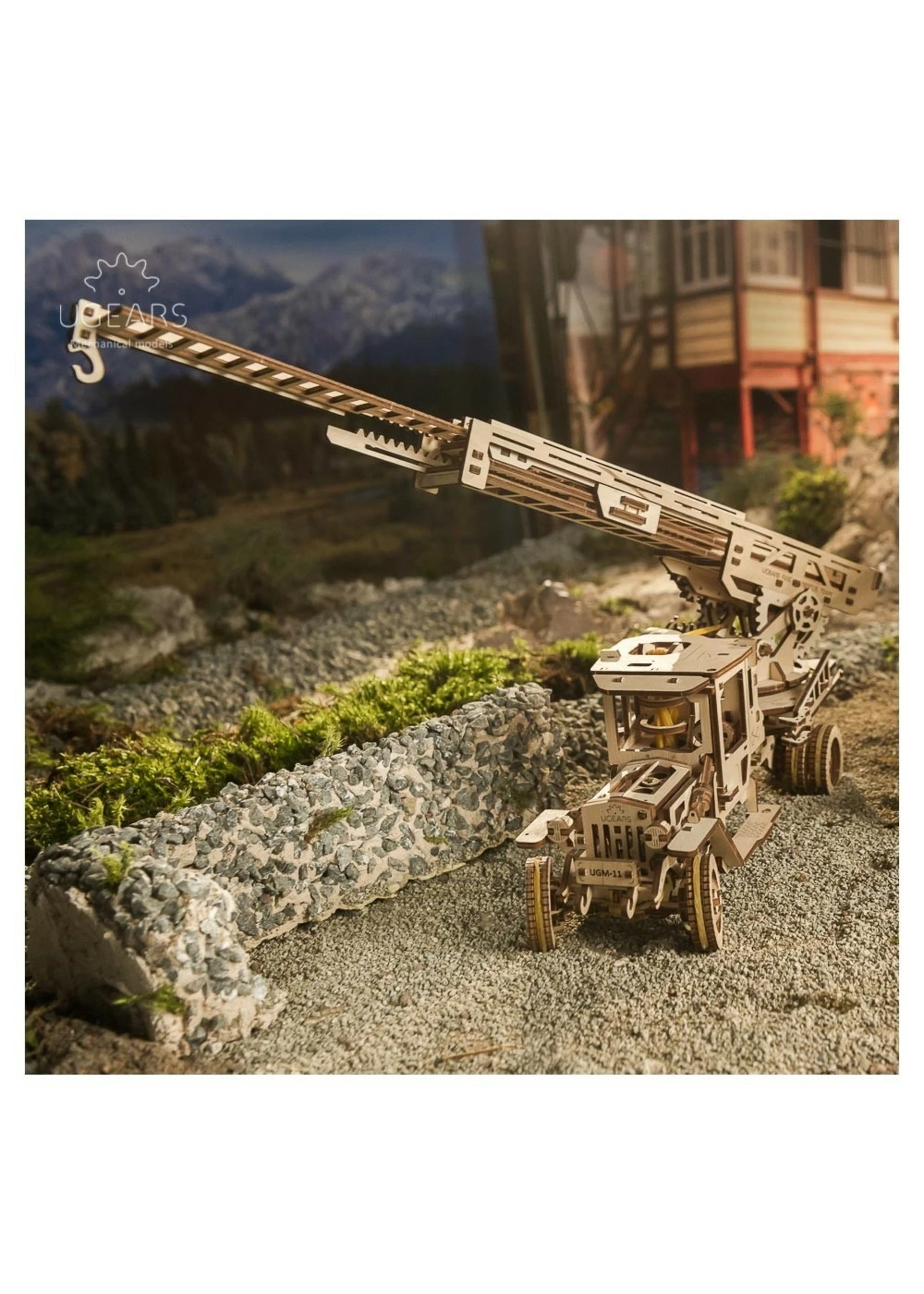 UGEARS Fire Truck With Ladder - Image 8